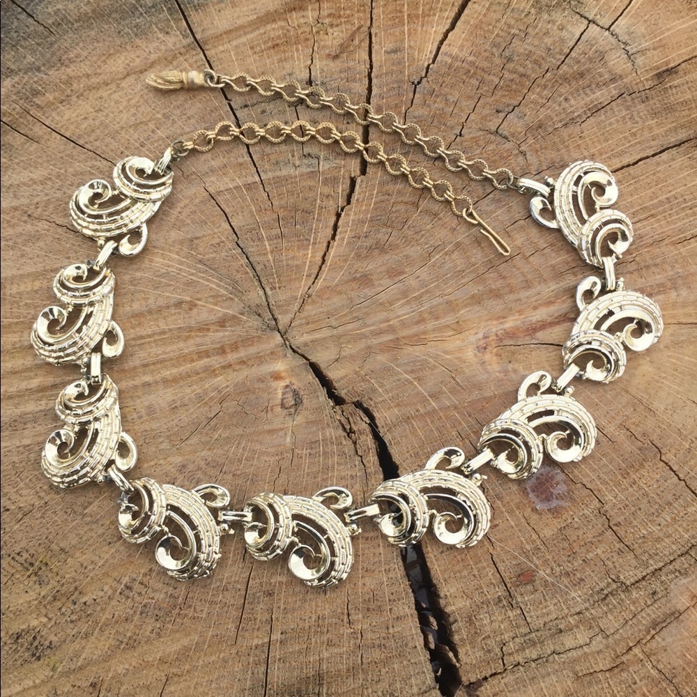 Vintage Goldtone Necklace Signed Tara